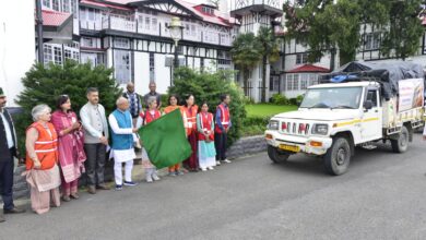 Photo of राज्यपाल ने राहत सामग्री के तीन वाहनों को हरी झंडी दिखाई