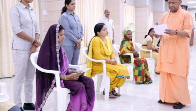 Photo of जनता दर्शन में सीएम योगी ने सुनीं 100 से अधिक लोगों की समस्याएं: मुख्यमंत्री