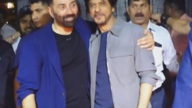 Photo of शाहरुख खान और सनी देओल ‘गदर-2’ की सक्सेस पार्टी में 30 साल बाद एक साथ नजर आए