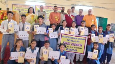 Photo of पार्वती देवी-गंगाराम भट्ट ट्रस्ट ने 107 निराश्रित मेधावी विद्यार्थियों को बांटी छात्रवृत्ति