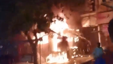 Photo of गाजियाबाद में एक दुकान में आग लग गई, मौके पर फायर टेंडर मौजूद