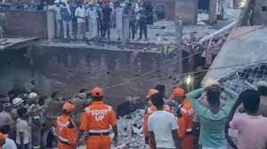Photo of बाराबंकी में बड़ा हादसा: भरभरा कर गिरी 4 मंजिला इमारत, 9 घायल 2 की मौत