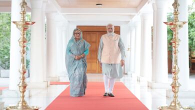Photo of प्रधानमंत्री नरेन्द्र मोदी और बांग्लादेश की प्रधानमंत्री सुश्री शेख हसीना के साथ द्विपक्षीय बैठक का दृश्य।