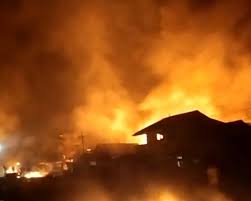 Photo of मणिपुर के इंफाल वेस्ट जिले में फिर भड़क उठी हिंसा,दो घरों में लगाई आग…