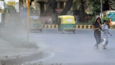 Photo of दिल्ली में वायु गुणवत्ता बेहद खराब, लोग दूषित हवा में सांस लेने को मजबूर; 220 पर पहुंचा AQI..