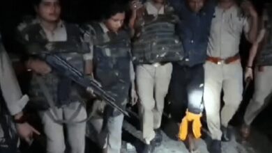Photo of कुशीनगर में पुलिस के हत्थे चढ़ा बदमाश…