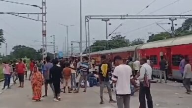 Photo of चितबड़ागांव रेलवे स्टेशन पर ट्रेन से गिरकर किशोर की मौत