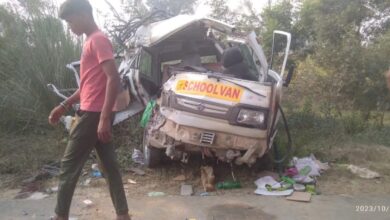Photo of उत्तर प्रदेश के बदायूं जिले में दो स्कूल वाहनों की आपस में भिड़ंत जिसमें तीन बच्चों और एक वाहन चालक की हो गई मौत…