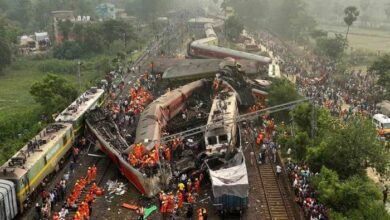 Photo of तेज रफ्तार से चल रही ट्रेन में मच गई चीख पुकार, ग्रामीण बने मददगार