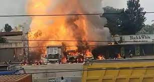Photo of बेंगलुरु: पटाखे की एक दुकान में आग लगने से 13 लोगों की मौत…