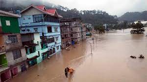 Photo of सिक्किम में ग्लेशियर से बनी झील फटने से तबाही…