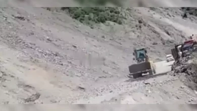 Photo of जम्मू-श्रीनगर राष्ट्रीय राजमार्ग मरम्मत कार्य के चलते बंद