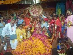 Photo of बरेली: उत्तराखंड की मंत्री रेखा आर्य ने बरसाए फूल….