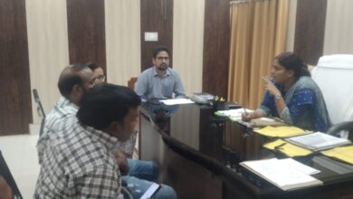 Photo of सीतापुर तहसील में जिलाधिकारी ने राजनीतिक दलों के प्रतिनिधियों से की बैठक…