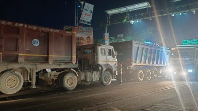Photo of यमुना और बेतवा पुल में खराब हुए ट्रक, सात घंटे जाम रहा कानपुर सागर हाईवे…