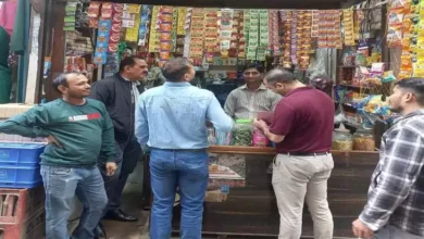 Photo of दिल्ली में स्कूलों के पास बेचीं जा रही सिगरेट की 70 दुकानों पर छापा…
