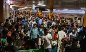 Photo of छठ पूजा 2023: अचानक ही रेलवे स्टेशनों पर बढ़ गई भीड़….