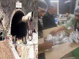 Photo of सुरंग में फंसे मजदूरों को रात में वेज पुलाव और मटर-पनीर खाने को भेजा….