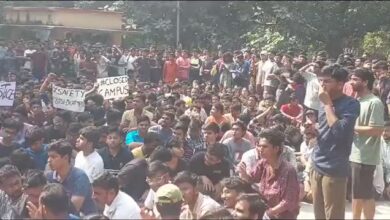 Photo of IIT BHU में छात्रा का मोबाइल छीनकर बनाई अश्लील वीडियो ,धरने पर बैठे हजारों छात्र…