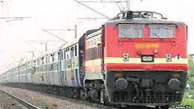 Photo of ट्रेन किराया तय करने के लिए समिति बनाने का प्रस्ताव नहींः रेल मंत्री