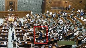 Photo of संसद में हंगामा, 15 सांसद निलंबित, सुरक्षा में चूक पर जवाब दे सरकार
