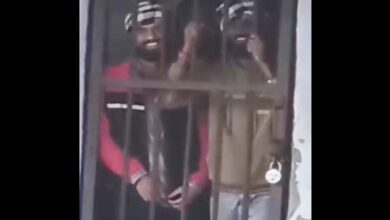 Photo of देवरिया: लॉकअप में बंद अपराधियों का वीडियो वायरल
