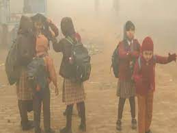 Photo of उत्तर प्रदेश: भीषण ठण्ड के चलते कई जिलों के स्कूलों में छुट्टी