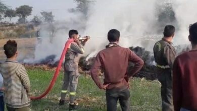 Photo of नगला बिहारी में अज्ञात कारणों से किसान की पुआली में लगी आग फायर ब्रिगेड ने पाया बमुश्किल काबू