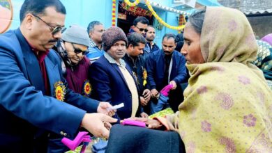 Photo of कपड़ा बैंक ने 120 जरुरुत मन्दों को दिए कम्बल