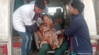 Photo of 108 एंबुलेंस ने बचाई राहगीर महिला की जान,