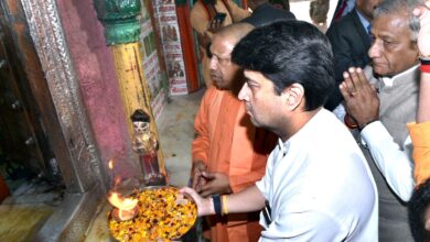 Photo of मुख्यमंत्री ने रामलला के दरबार में नवाया शीश, हनुमानगढ़ी में टेका मत्था