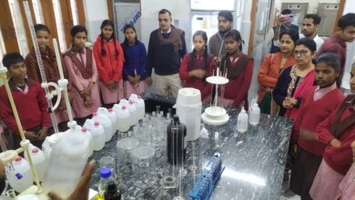 Photo of बलिया में छात्रों ने समझी पानी की कीमत, लैब पहुंचकर खुद जांची गुणवत्ता