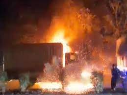 Photo of भीषण हादसा: डंपर और कार के टकराने के बाद लगी आग में 8 लोगों जिंदा जले….