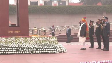 Photo of राष्ट्रीय युद्ध स्मारक जाकर PM ने वीरों को दी श्रद्धांजलि, यहाँ के पूर्व राष्ट्रपति ने दी बधाई…