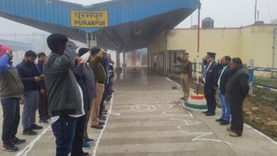 Photo of रेलवे स्टेशन पर स्टेशन अधीक्षक ने अपने स्टाफ के साथ किया ध्वजारोहण