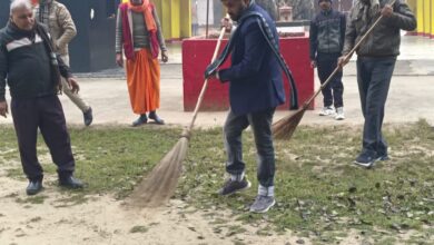 Photo of मंदिरों में सफाई कर शुरू हुआ स्वच्छता अभियान, सैकड़ों लोग हुए शामिल