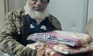 Photo of समाज सेवी फिरोज खान ने गरीबों मे बाँटे गर्म कपड़े व कंम्बल