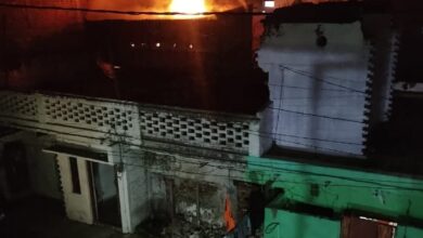 Photo of धोबिया मोहल्ला मकान में लगी आग, लाखों का सामान जलकर राख