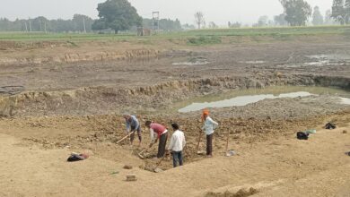 Photo of मनरेगा में लूट की मिली छूट,प्रधान,सचिव व महिला मेट लगा रहें मजदूरों की फर्जी हाजिरी