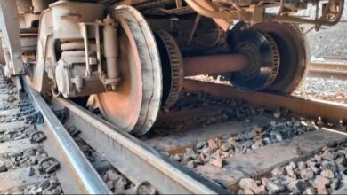 Photo of हावड़ा-बैंडेल रेलमार्ग पर पटरी में दरार, ट्रेनों का परिचालन रोका गया