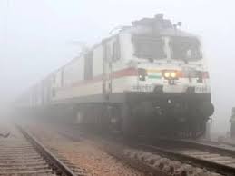 Photo of Delhi: खराब मौसम के कारण कई ट्रेनें लेट…