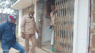 Photo of एक ही रात दो दुकानों का शटर तोड़ चोरों ने हजारों रुपए के सामन पर हाथ किया साफ