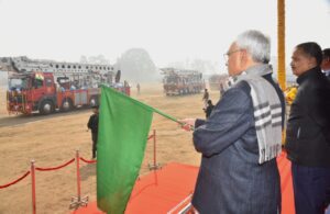 Photo of मुख्यमंत्री ने 36 नए अग्निशमन वाहनों को हरी झंडी दिखाकर किया रवाना
