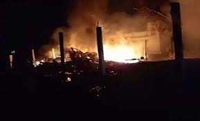 Photo of हरदोई: टेंट हॉउस के गोदाम में लगी भीषण आग…