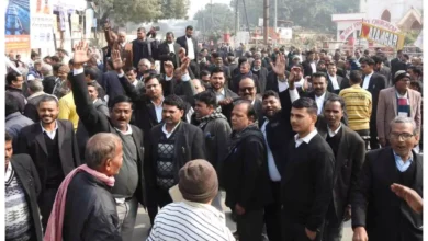 Photo of ग्रामीण न्यायालय के गठन पर अधिवक्ताओं ने जताया विरोध, यहाँ जाने पूरी खबर…