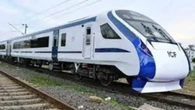 Photo of कोहरे के कारण प्रीमियम व विशेष ट्रेनों की लेटलतीफी ने यात्रियों की समस्या बढ़ाई