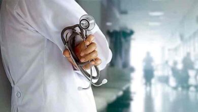 Photo of आरोग्य मेला में डॉक्टरों की कमी, फार्मासिस्ट ने देखे मरीज…