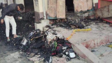 Photo of रेडिमेड कपड़ा दुकान में लगी आग, लाखों का सामान राख