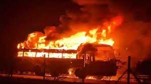 Photo of चलती बस में लगी आग…