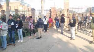 Photo of झांसी में पुलिस भर्ती परीक्षा कड़ी सुरक्षा व्यवस्था के बीच हुई शुरू…